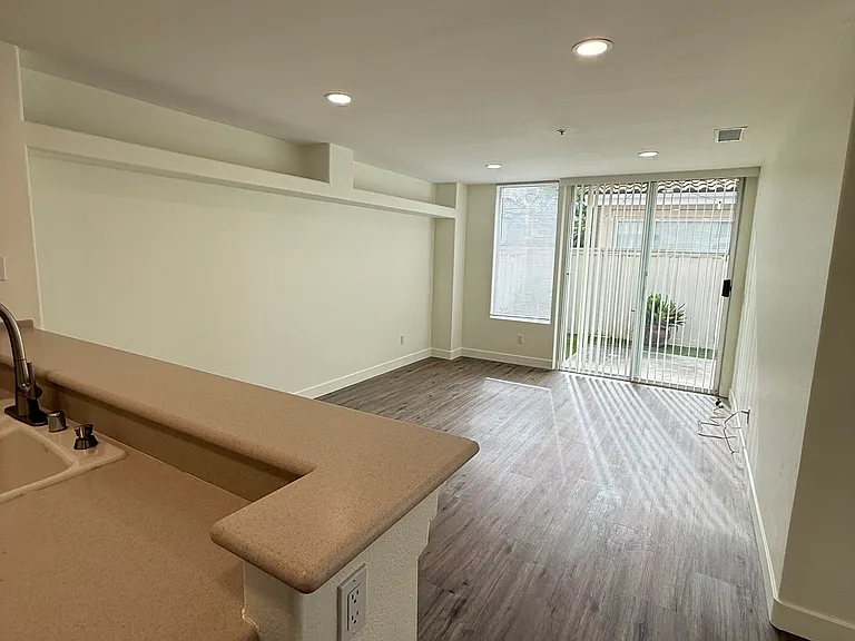 1828 Monserrat Way — Photo 36