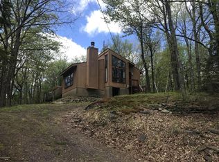 1362 Waterview Dr, Scotrun, PA 18355