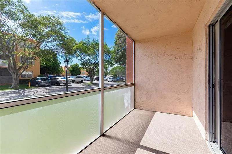 4324 NW 9th Ave — Photo 3