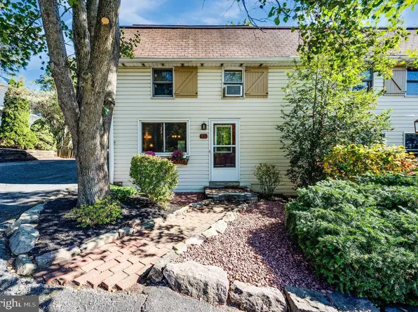 21 N Broad St, Adamstown, PA 19501