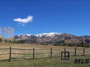 1015 Anglers Dr, Steamboat Springs, CO 80487