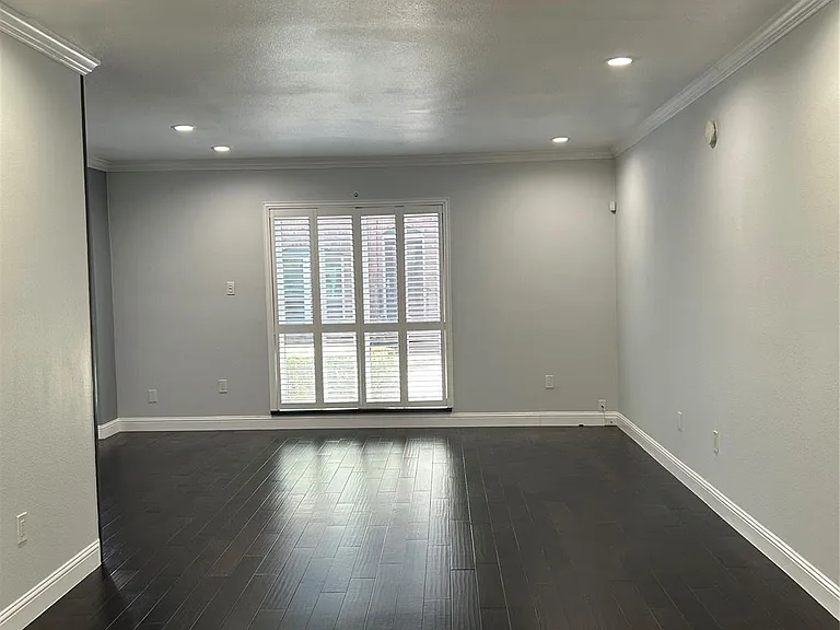 840 Threadneedle St #220 — Photo 2