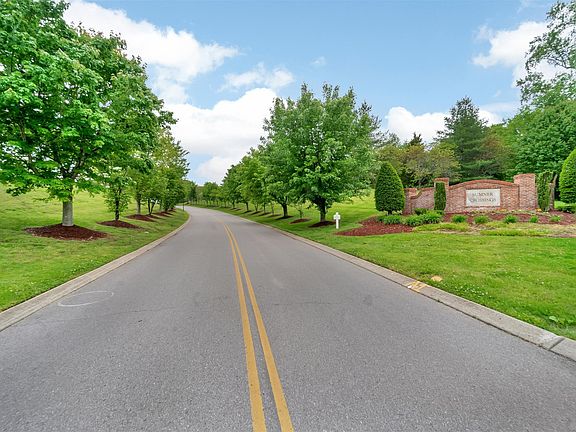4th image of 218 Landons Cir