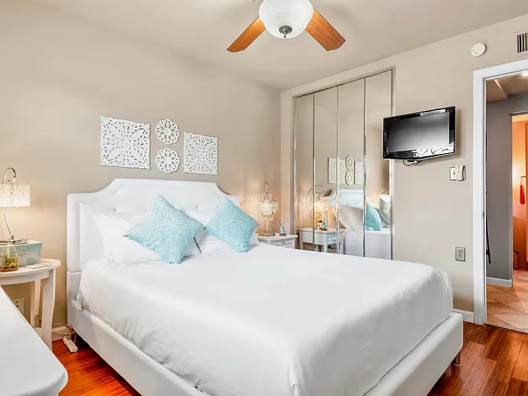 21111 Barbados Cir — Photo 37