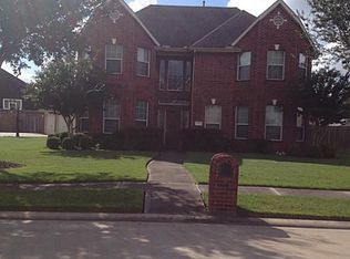 706 Falcon Lake Dr, Friendswood, TX 77546