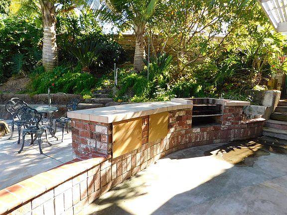 Backyd Grilling Area