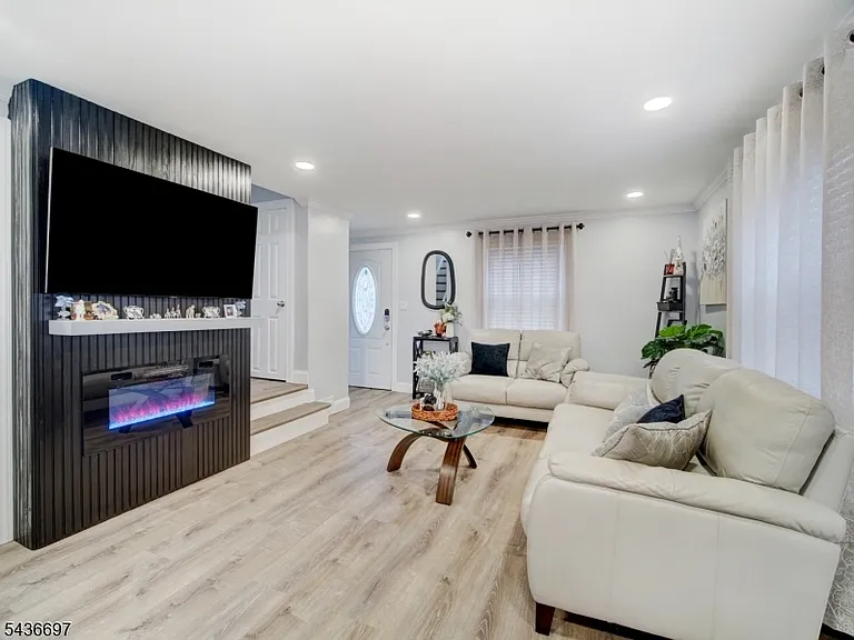 605 Crescent Dr — Photo 5