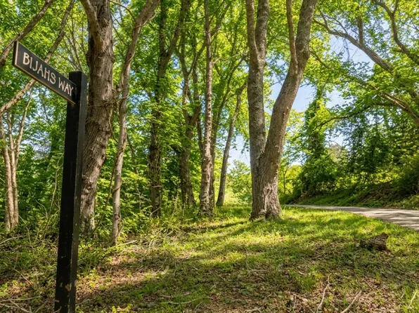 37 Bijahs Way, Chilmark, MA 02535