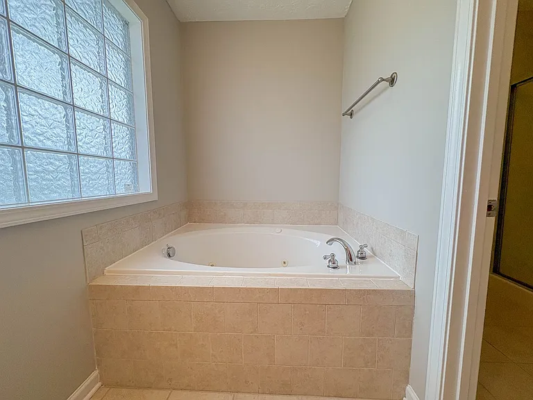 3426 Broomsgrove Dr — Photo 15