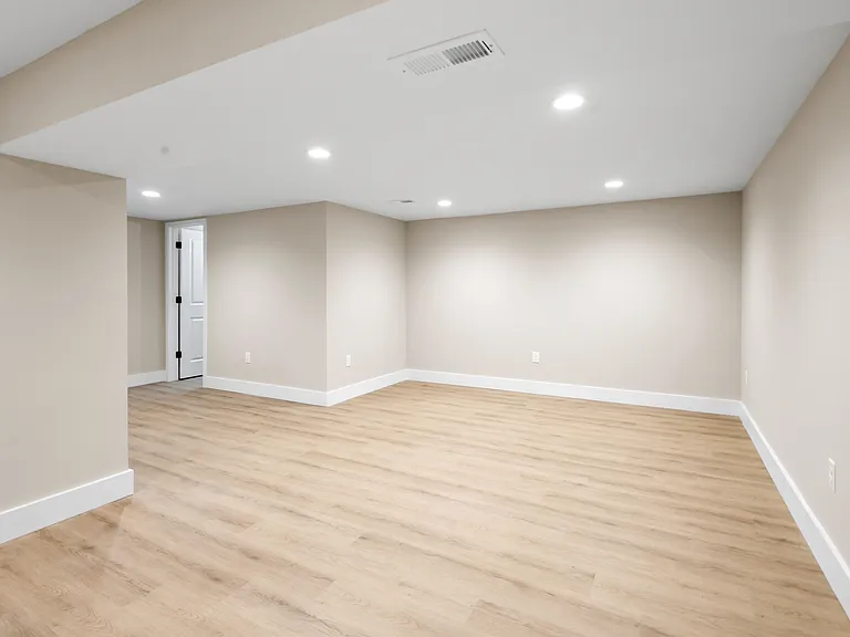 2628 Linden Pl — Photo 18