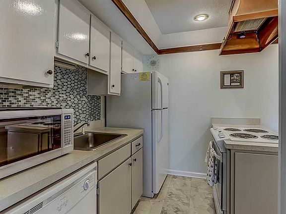 4th image of 5912 Noyes Ct APT 4