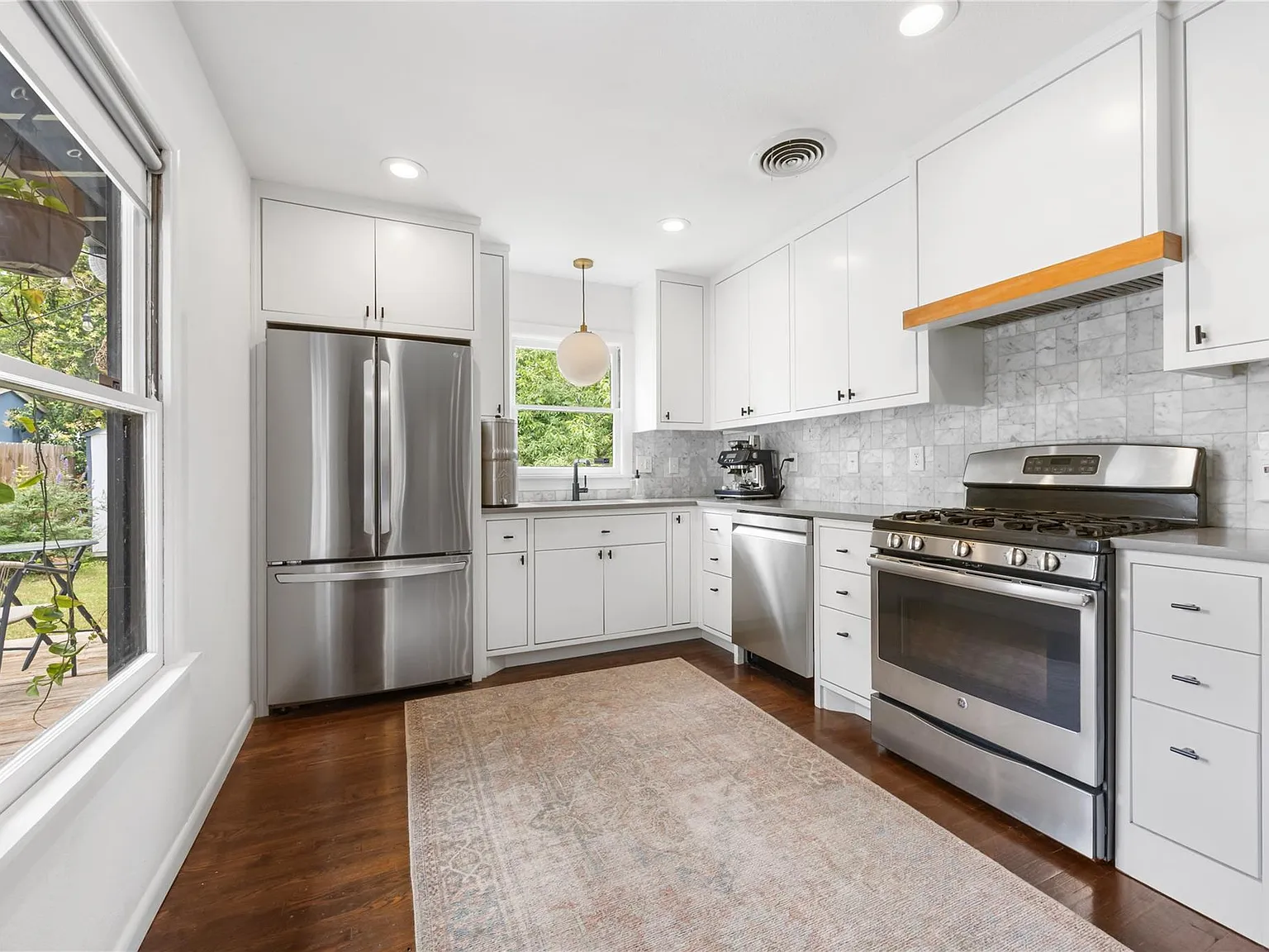 2 bed, 2.0 bath, 1031 sqft, $3,700 — Photo 4