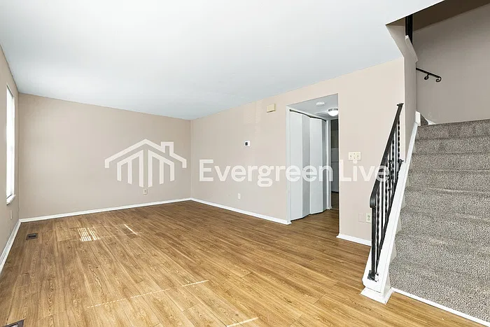 3 bed, 1.5 bath, 1234 sqft, $1,095 — Photo 3