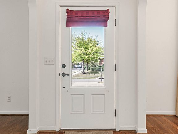 4th image of 101 Oxmoor Pl