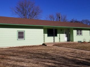 1704 W 4th St, Newton, KS 67114