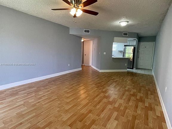 5th image of 8215 Lake Dr #407