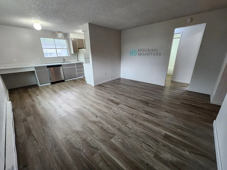 1810 N Addison St #7 — Photo 2