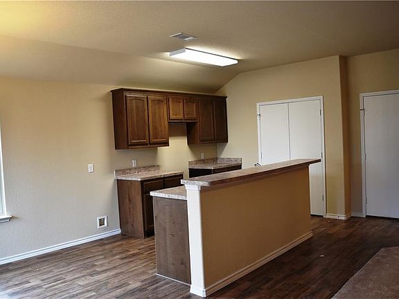 4th image of 5728 Bonnell Ave
