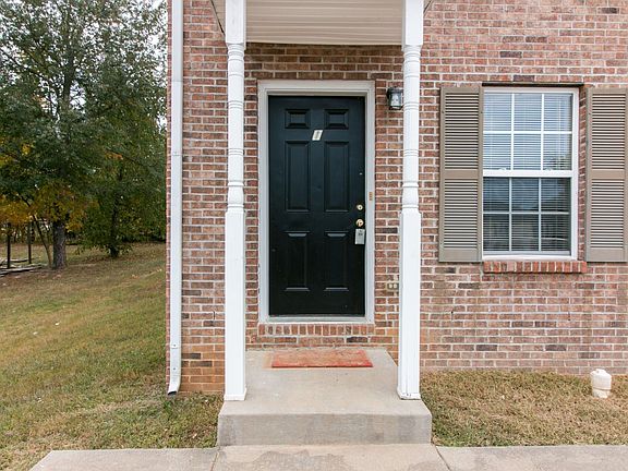 4th image of 809 Oak Arbor Ct