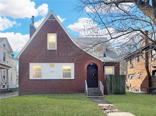 1056 7th St, Charleston, IL 61920