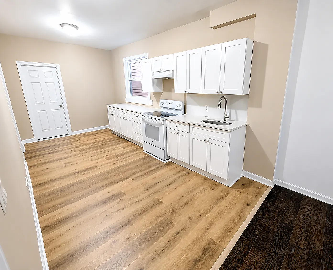 2 bed, 800 sqft, $1,594 — Photo 1