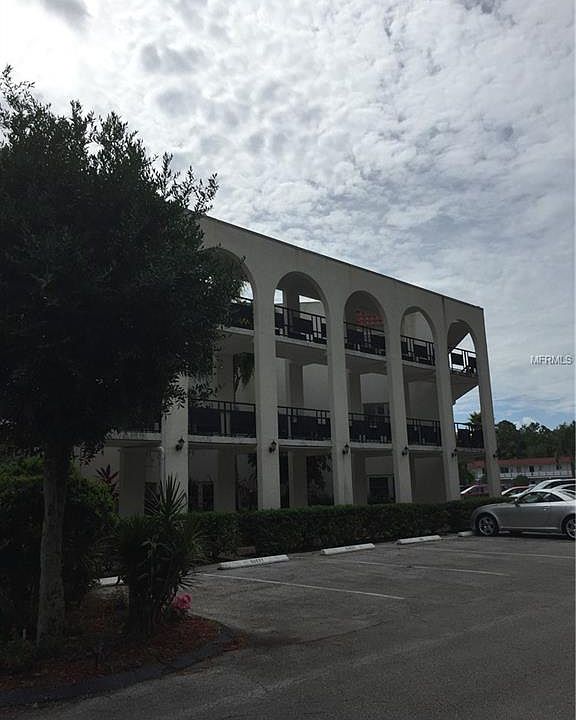 1st image of 100 El Camino Dr APT 204
