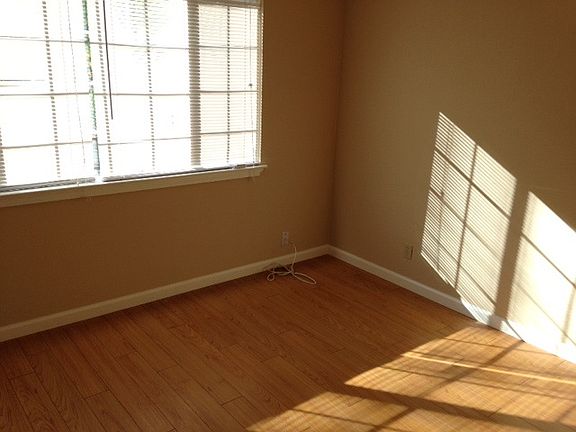4th image of 2526 Annapolis St
