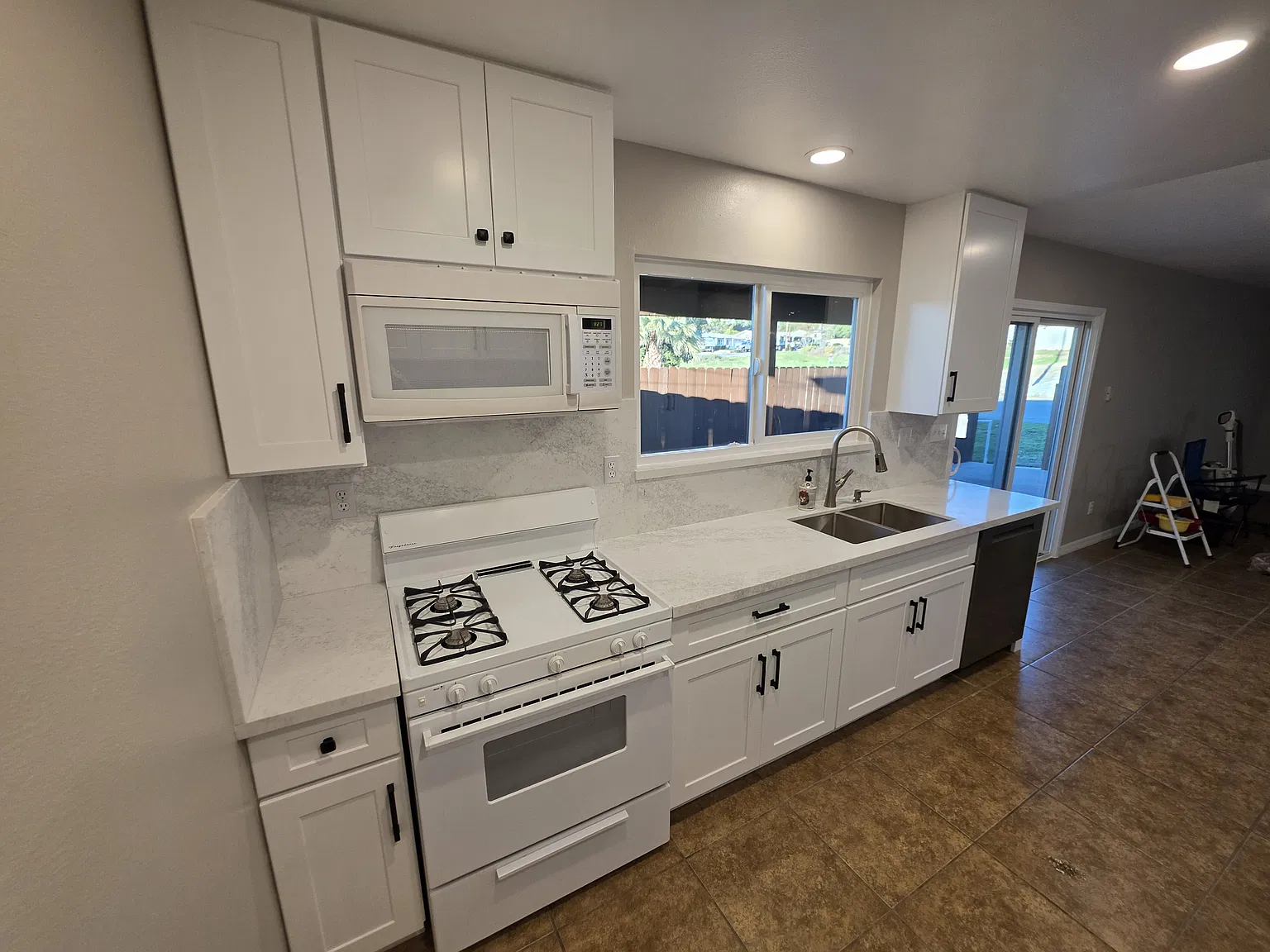 2 bed, 1166 sqft, $2,400 — Photo 3