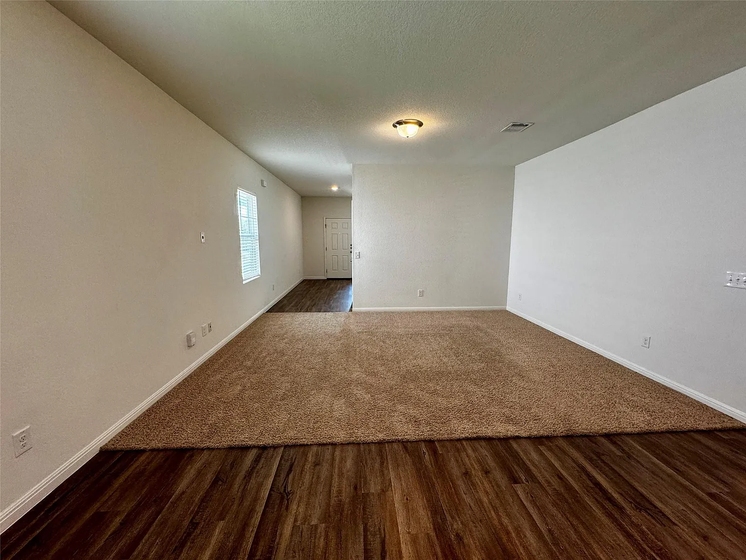 3 bed, 2.0 bath, 1405 sqft, $1,895 — Photo 3