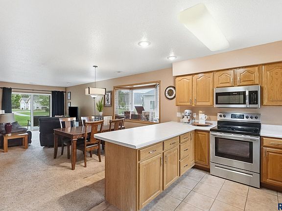 5th image of 1811 S Sertoma Ave Unit 106