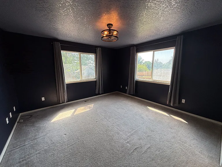 1033 W Pennwood St — Photo 14