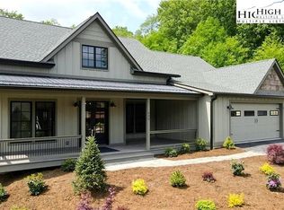 522 Running Bear Cir, Banner Elk, NC 28604