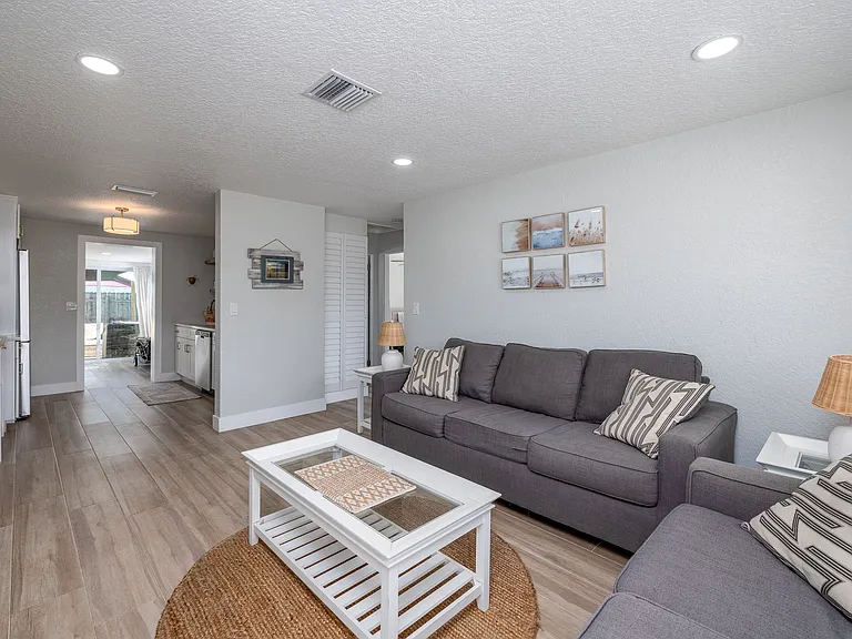54 Rivershore Dr — Photo 1