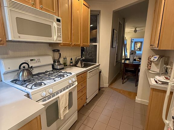 3rd image of 72 Charles St APT 2W