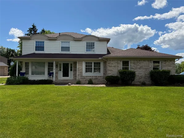 21971 Rossdale Ct, Northville, MI 48167