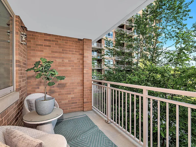 Prosperity Flats Apartments — Photo 9