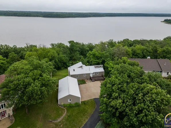 8231 Mike O Vince Rd, Ozawkie, KS 66070