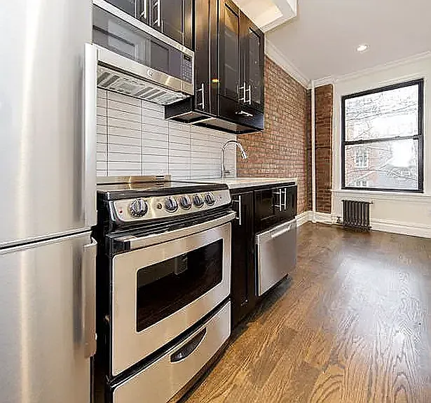 222 E 12th St #4A — Photo 4
