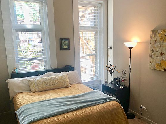 2nd image of 1960 N Lincoln Ave #2