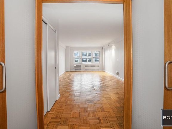 4th image of 14 Horatio St APT 11C