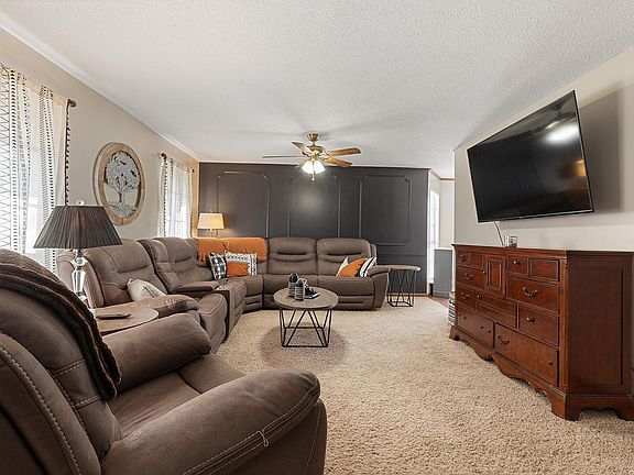 3rd image of 52 Dove Creek Cir