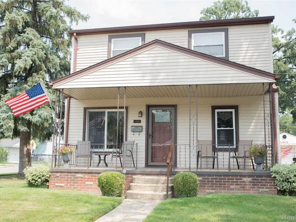 1698 Buckingham Ave, Lincoln Park, MI 48146