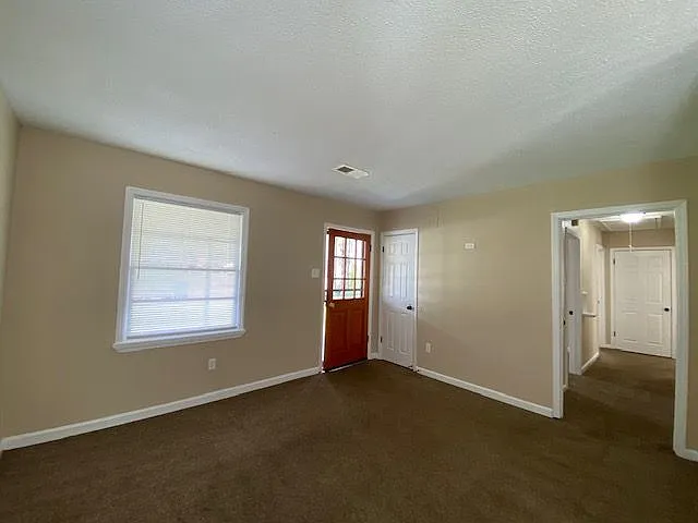 321 Glencoe Rd — Photo 2