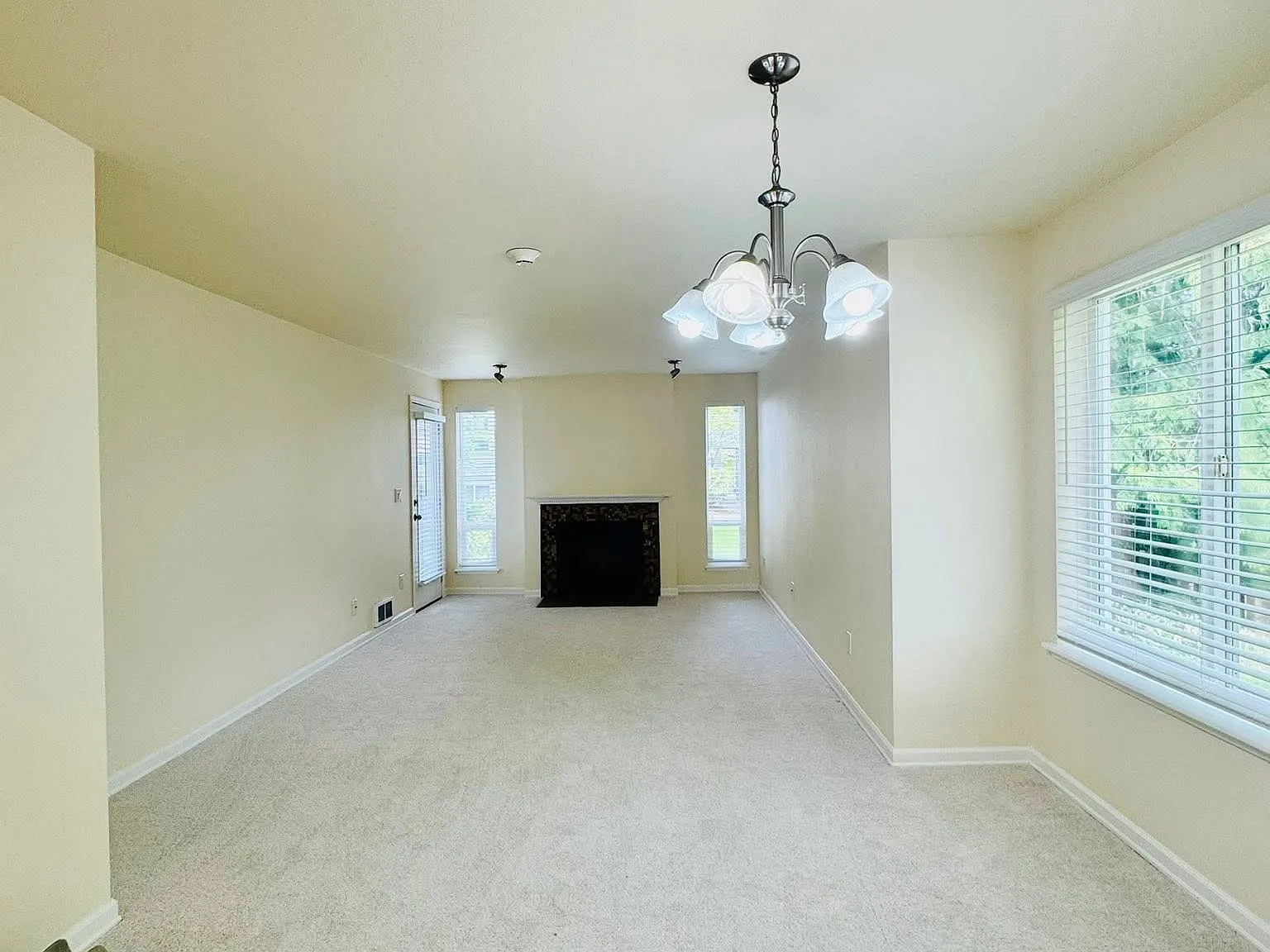 2 bed, 837 sqft, $2,100 — Photo 4