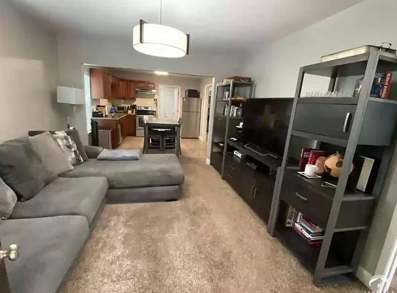 2 bed, 900 sqft, $1,500 — Photo 2