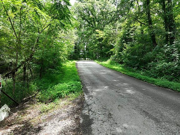 5th image of 1718 Ray Houchin Rd