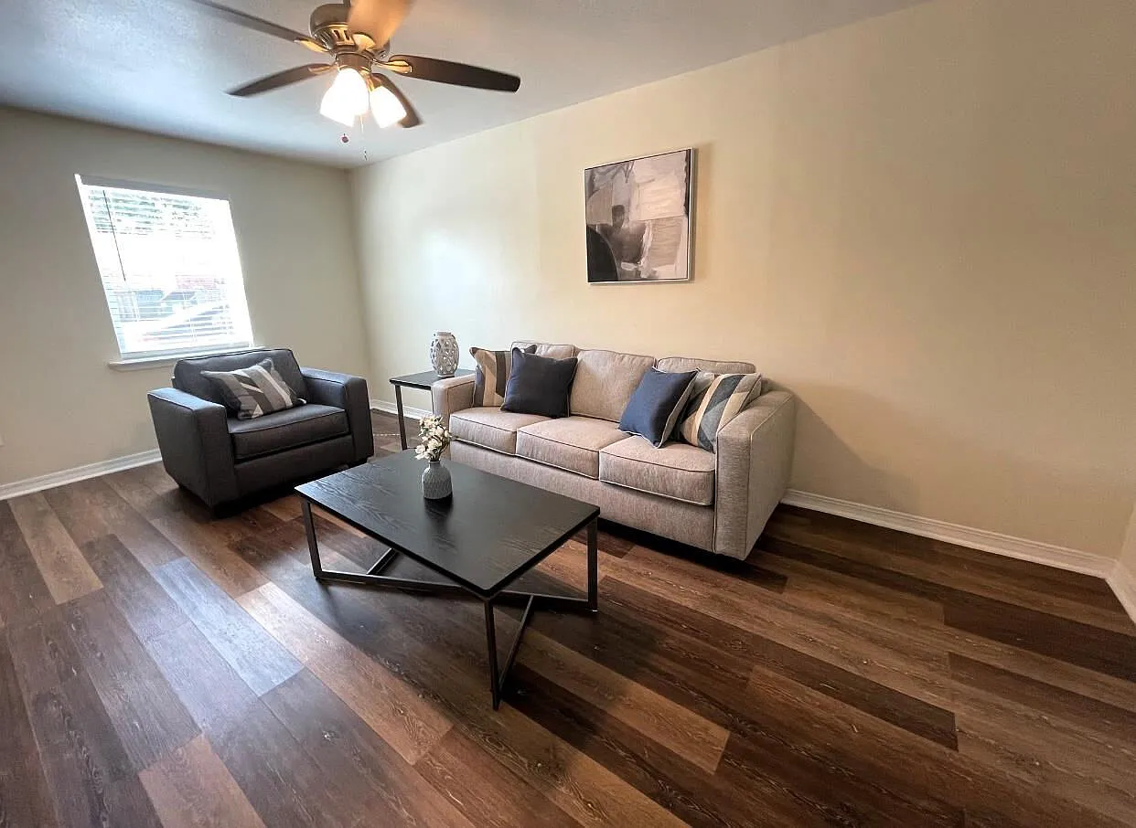 Creekwood Townhomes — Photo 4