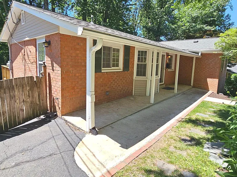 8925 Falling Creek Ct — Photo 3