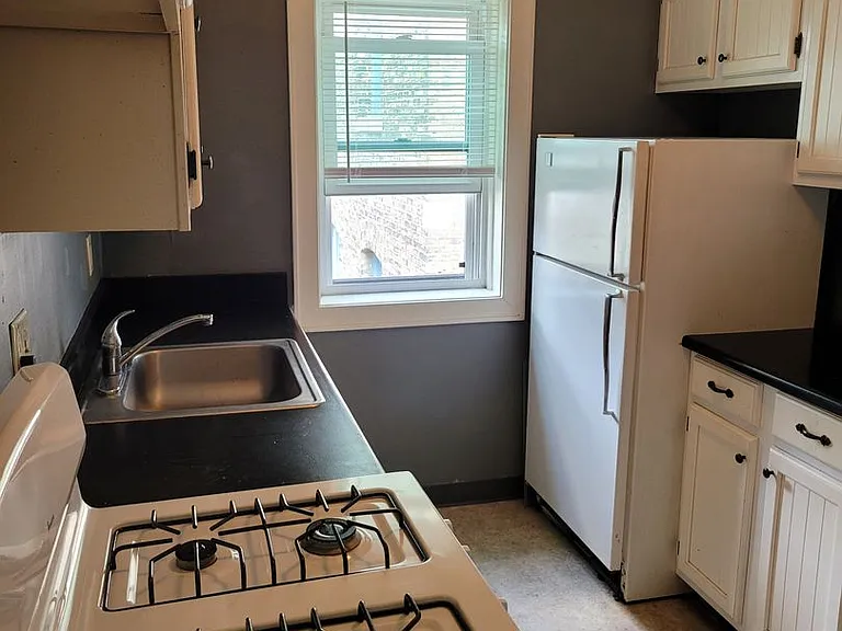 Cass Street Apartments — Photo 32