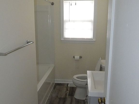 5th image of 100 Lodge Rd